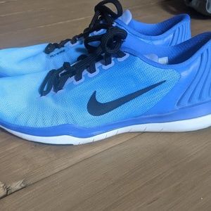 Womens size 8 Nike shoes